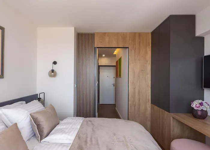 V Luxury Apartment