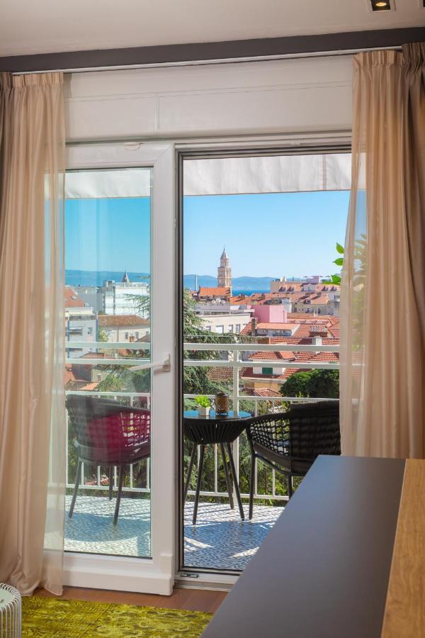 V Luxury Apartman *